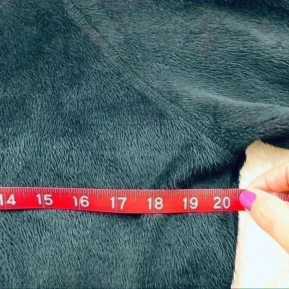 Topshop Black Furry Puma Long Sleeve Pullover Cropped Sweatshirt Size 4 - Picture 14 of 14